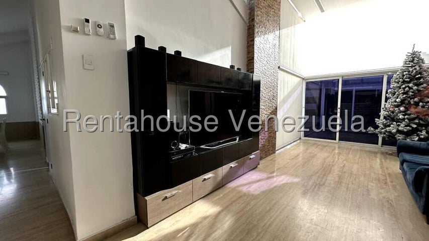 Casa en venta con planta electrica ubicada en La cumaca Naguanagua Carabobo codigo 25-8261