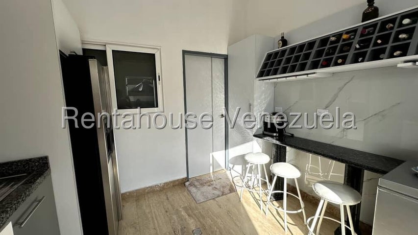 Casa en venta con planta electrica ubicada en La cumaca Naguanagua Carabobo codigo 25-8261