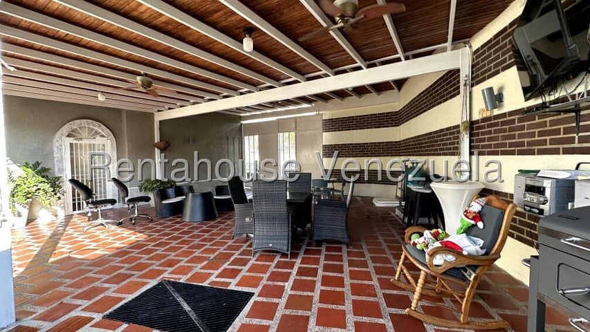 Casa en venta con planta electrica ubicada en La cumaca Naguanagua Carabobo codigo 25-8261