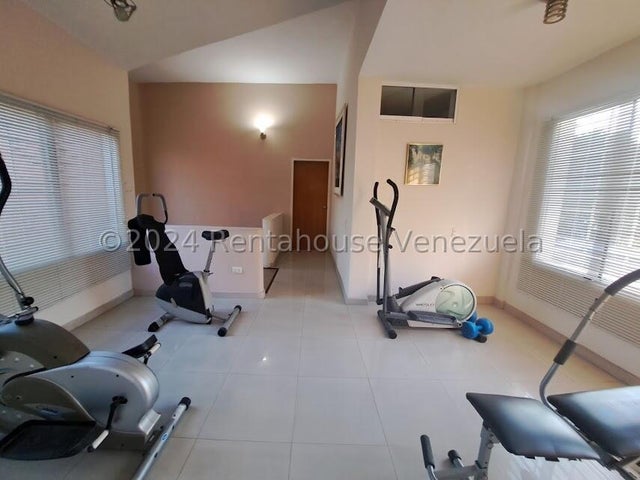 Casa en venta con planta electrica ubicada en Las Mercedes San Diego Carabobo codigo 25-1819