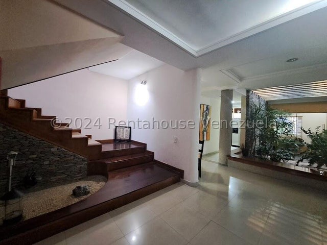 Casa en venta con planta electrica ubicada en Las Mercedes San Diego Carabobo codigo 25-1819