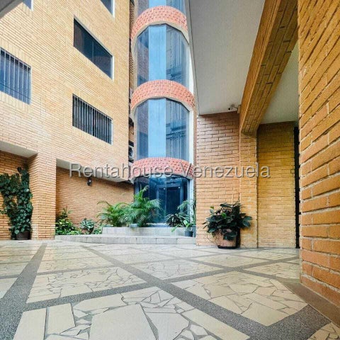 26-19199 En alquiler exclusivo y amplio apartamento amoblado y equipado Mañongo Naguanagua