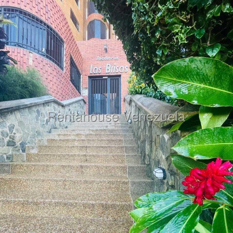 26-19199 En alquiler exclusivo y amplio apartamento amoblado y equipado Mañongo Naguanagua