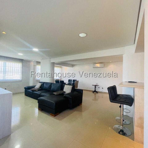 26-19199 En alquiler exclusivo y amplio apartamento amoblado y equipado Mañongo Naguanagua