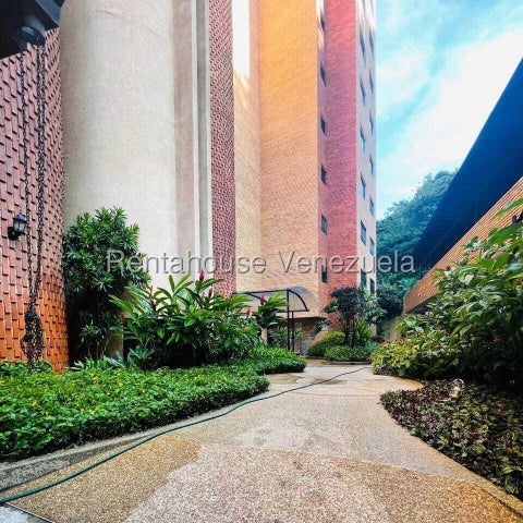 26-19199 En alquiler exclusivo y amplio apartamento amoblado y equipado Mañongo Naguanagua