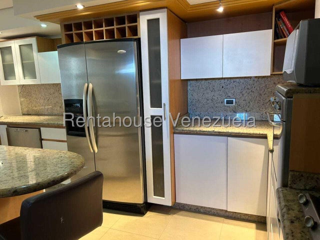 26-19199 En alquiler exclusivo y amplio apartamento amoblado y equipado Mañongo Naguanagua