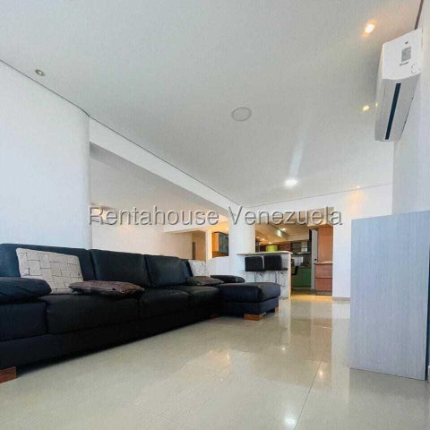 26-19199 En alquiler exclusivo y amplio apartamento amoblado y equipado Mañongo Naguanagua
