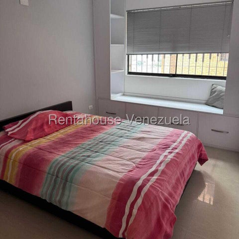 26-19199 En alquiler exclusivo y amplio apartamento amoblado y equipado Mañongo Naguanagua