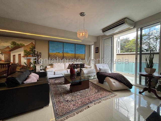 Planta Baja con Patio privado,  Lujo y confort en Piedras Pintadas – Trigal Norte Apartamento en Venta  COD 26-19266