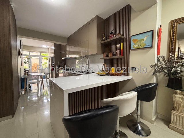 Planta Baja con Patio privado,  Lujo y confort en Piedras Pintadas – Trigal Norte Apartamento en Venta  COD 26-19266