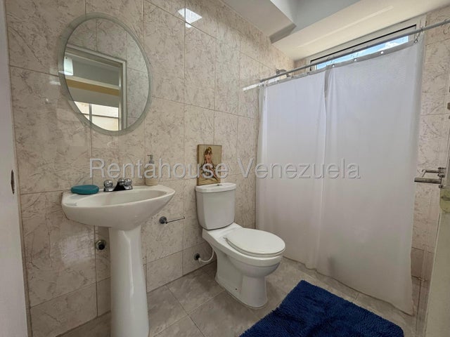 Planta Baja con Patio privado,  Lujo y confort en Piedras Pintadas – Trigal Norte Apartamento en Venta  COD 26-19266