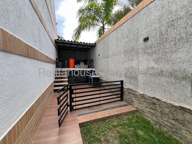 26-18725 En venta casa tipo townhouse de 265 m² de construcción en Guataparo