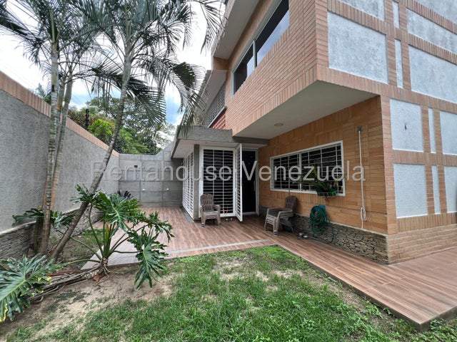 26-18725 En venta casa tipo townhouse de 265 m² de construcción en Guataparo