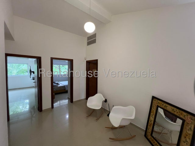 26-18725 En venta casa tipo townhouse de 265 m² de construcción en Guataparo