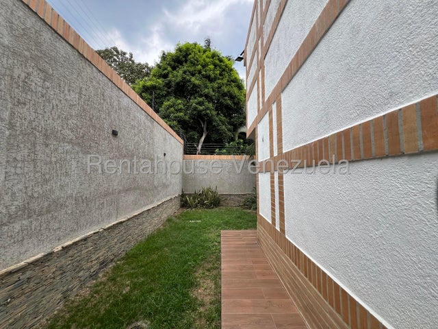 26-18725 En venta casa tipo townhouse de 265 m² de construcción en Guataparo