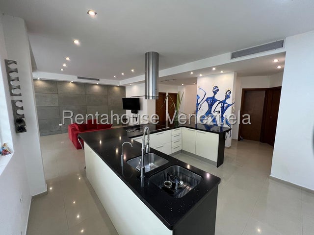 26-18725 En venta casa tipo townhouse de 265 m² de construcción en Guataparo