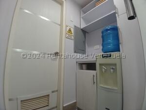 Oficina Premium de 78m² en C.C. Trigaleña Plaza: Con Terraza y Planta Eléctrica COD 24-26278