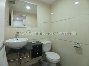 Oficina Premium de 78m² en C.C. Trigaleña Plaza: Con Terraza y Planta Eléctrica COD 24-26278