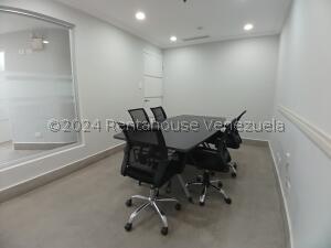 Oficina Premium de 78m² en C.C. Trigaleña Plaza: Con Terraza y Planta Eléctrica COD 24-26278