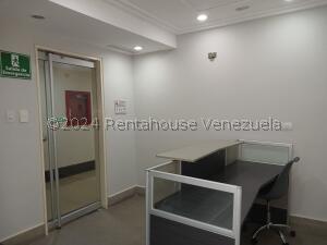 Oficina Premium de 78m² en C.C. Trigaleña Plaza: Con Terraza y Planta Eléctrica COD 24-26278