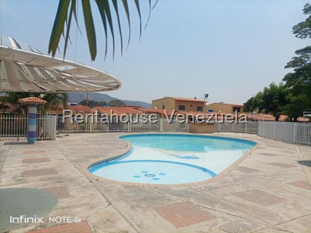 Venta de Townhouse. Laguna Club. San Diego #26-6383
