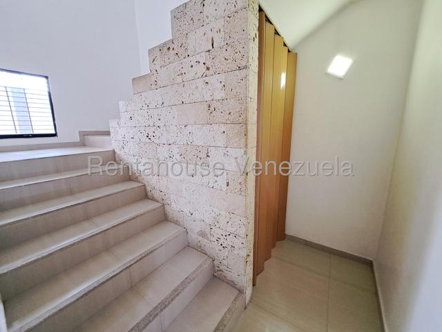 Venta de Townhouse. Manantial Dorado #25-24951