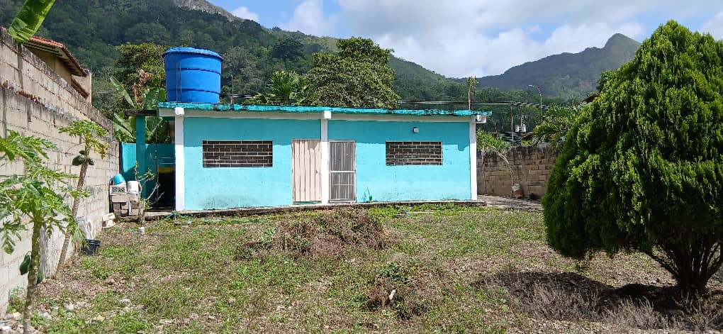 En venta, amplia y céntrica casa
