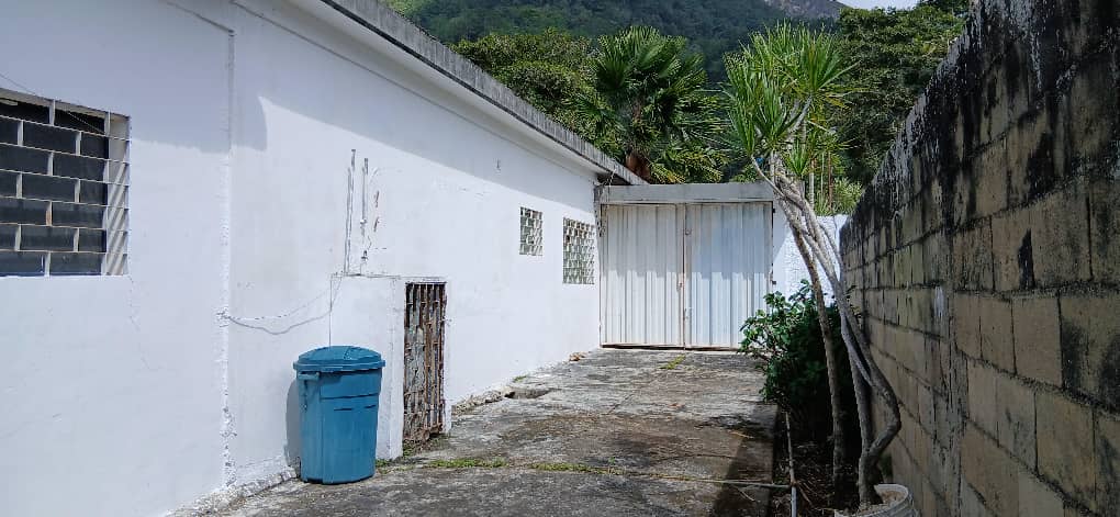 En venta, amplia y céntrica casa
