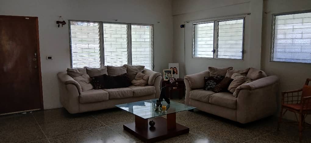 En venta, amplia y céntrica casa
