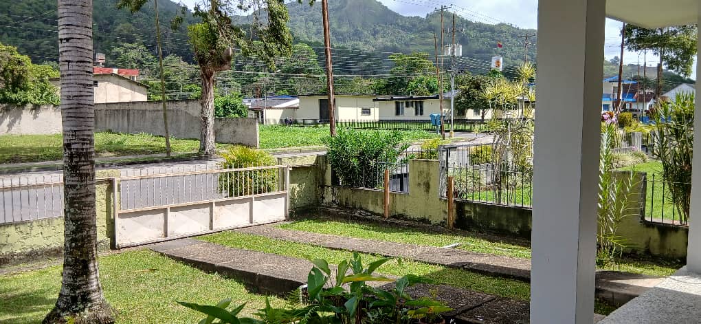 En venta, amplia y céntrica casa