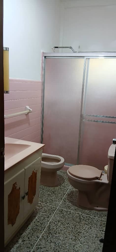 En venta, amplia y céntrica casa