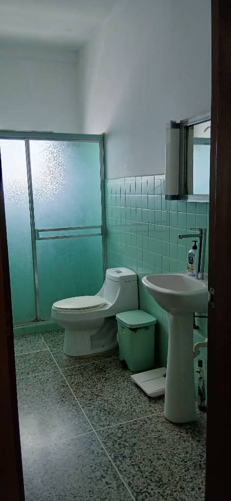 En venta, amplia y céntrica casa