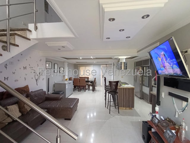26-21962 En Venta: Impecable Townhouse en Conjunto Privado Sabana del Medio en San Diego