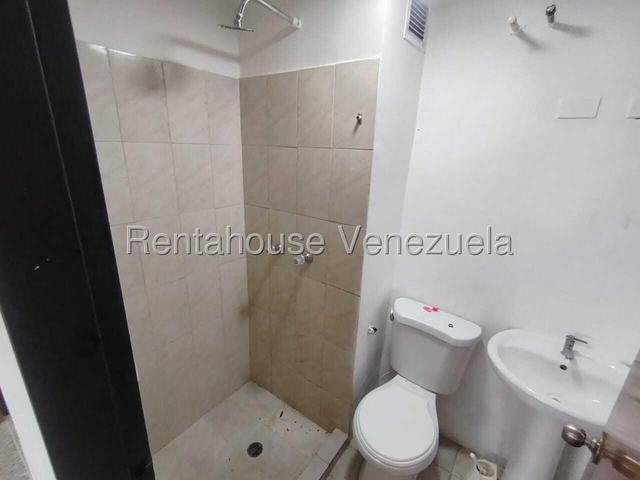 26-21932 Apartamento en Alquiler PB vacio en Paraparal Los Guayos