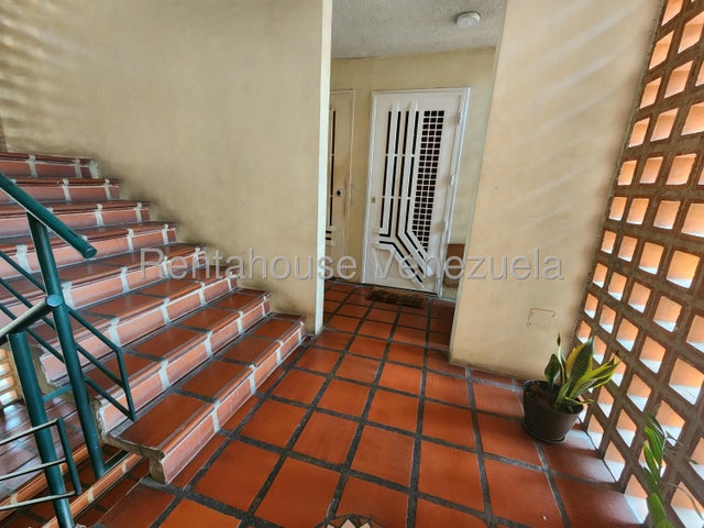 26-21918 En venta apartamento en piso 1 no muebles en Tulipan San Diego