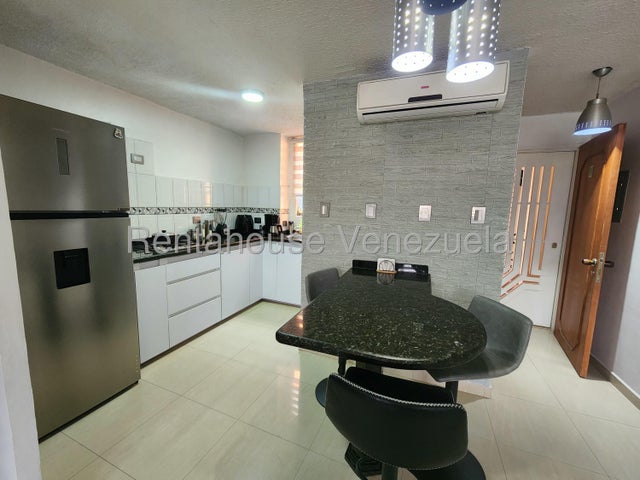 26-21918 En venta apartamento en piso 1 no muebles en Tulipan San Diego