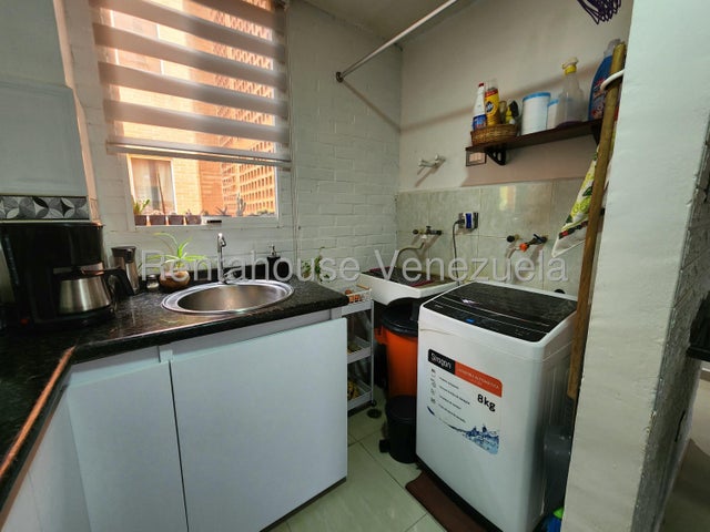 26-21918 En venta apartamento en piso 1 no muebles en Tulipan San Diego