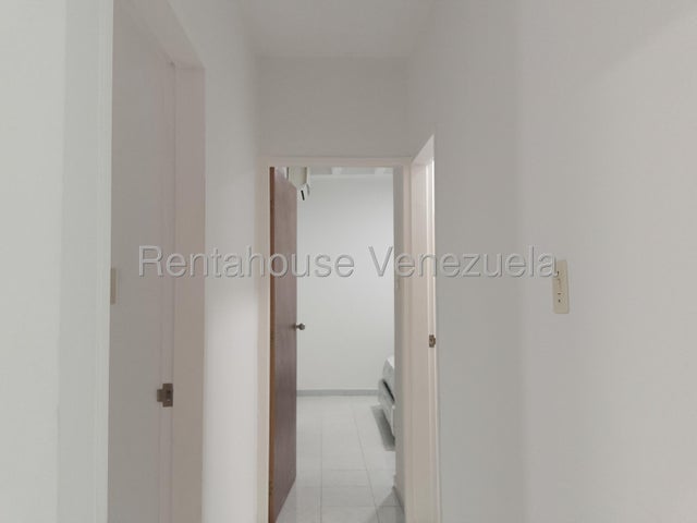 Rentahouse Venta de Apto. Res. Almendron  #26-3364