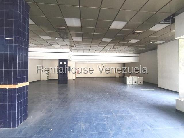 26-21776 En venta este imponente local comercial situado en un Centro Comercial de alto trafico peatonal y vehicular. Trigal Norte
