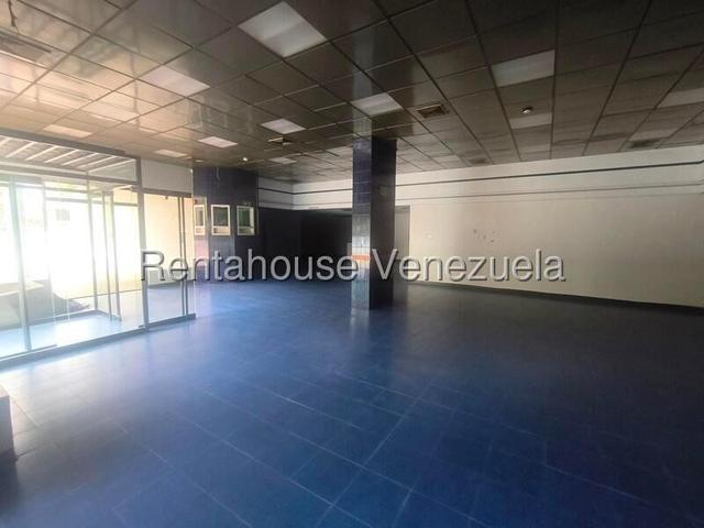 26-21776 En venta este imponente local comercial situado en un Centro Comercial de alto trafico peatonal y vehicular. Trigal Norte