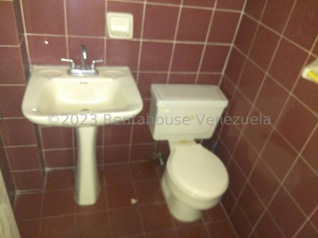 Venta de oficina C.C. Lomas del Este #25-3106