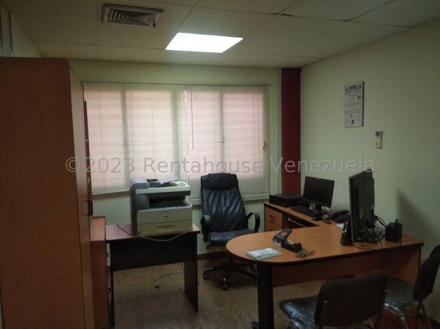 Venta de oficina C.C. Lomas del Este #25-3106