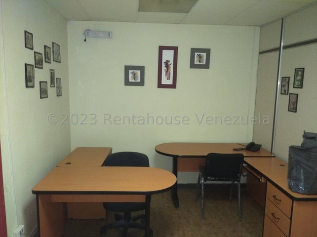 Venta de oficina C.C. Lomas del Este #25-3106