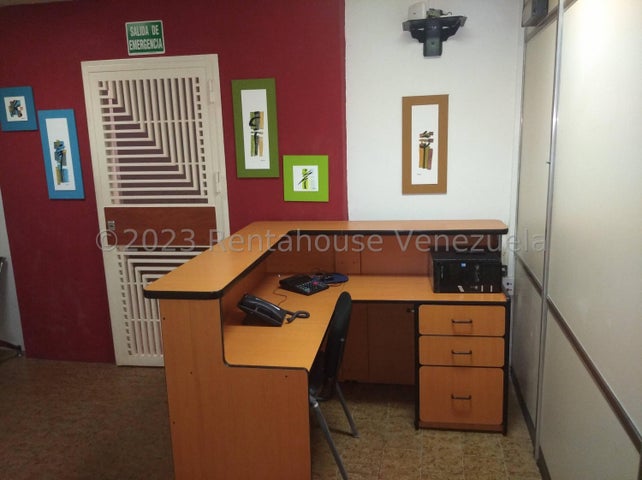Venta de oficina C.C. Lomas del Este #25-3106