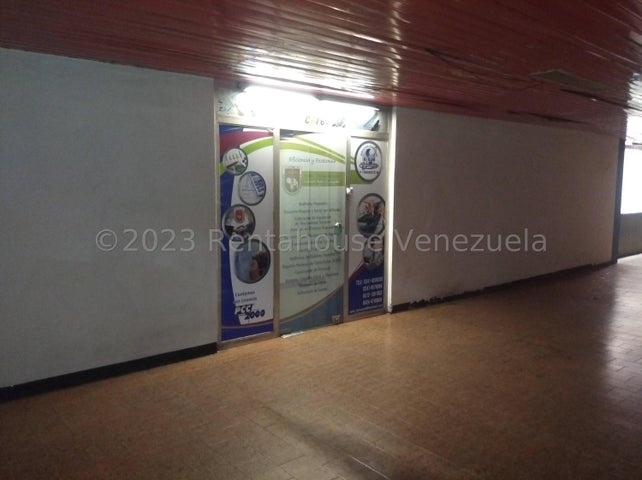 Venta de oficina C.C. Lomas del Este #25-3106