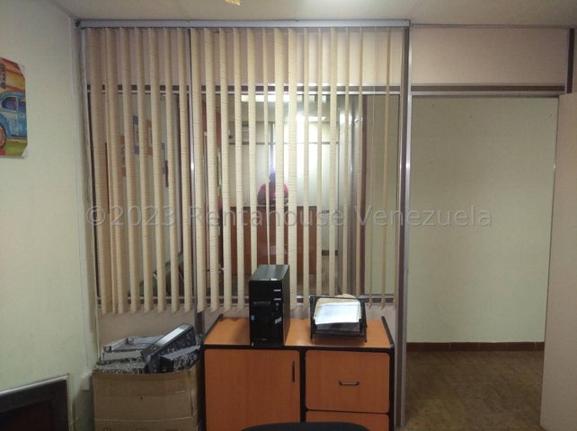 Venta de oficina C.C. Lomas del Este #25-3106
