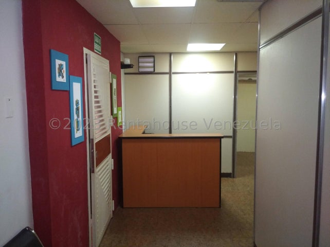Venta de oficina C.C. Lomas del Este #25-3106