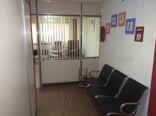 Venta de oficina C.C. Lomas del Este #25-3106