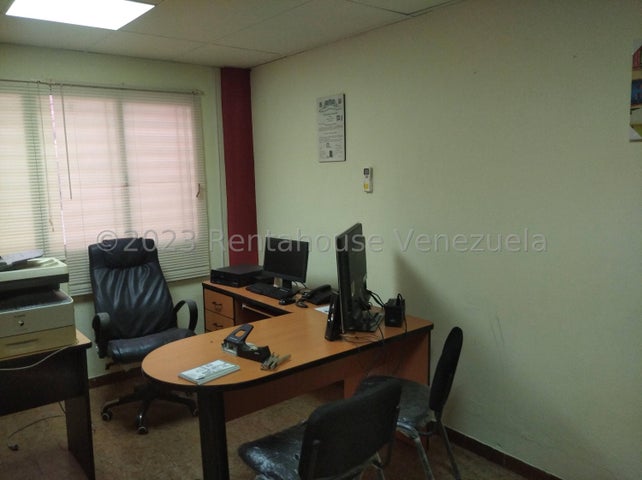 Venta de oficina C.C. Lomas del Este #25-3106