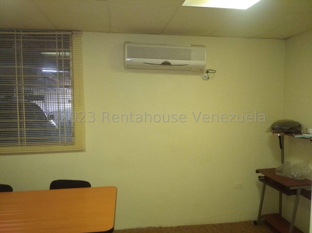 Venta de oficina C.C. Lomas del Este #25-3106
